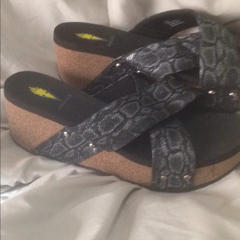 New Volatile snake print wedge